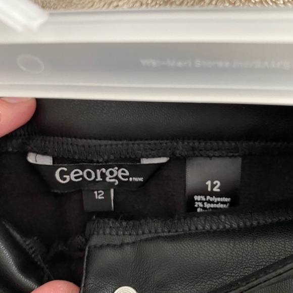 Black mini skirt - Picture 2 of 2